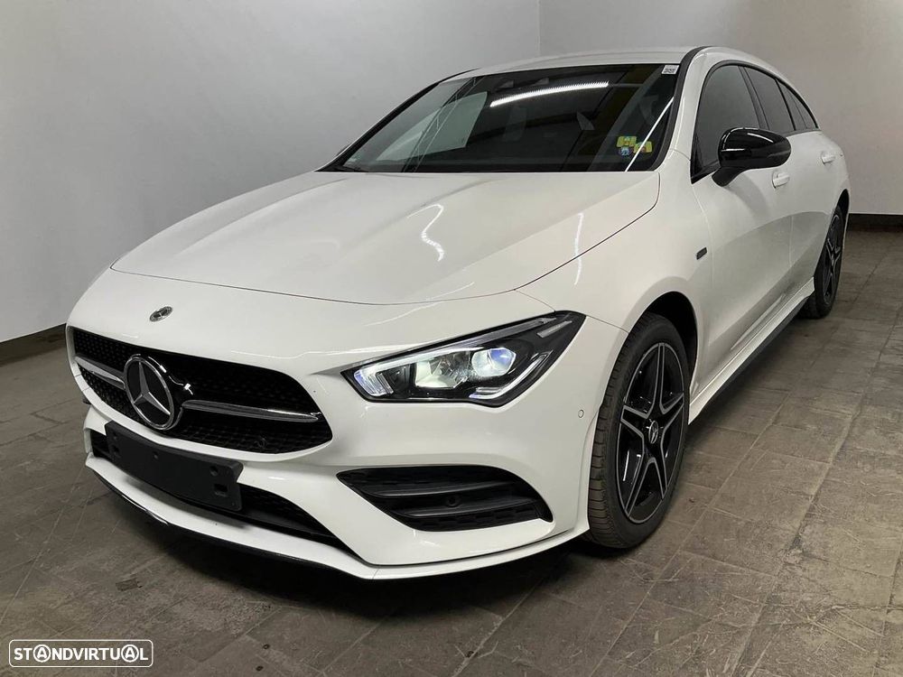 Mercedes-Benz CLA 250 e Shooting Brake AMG Line - 1