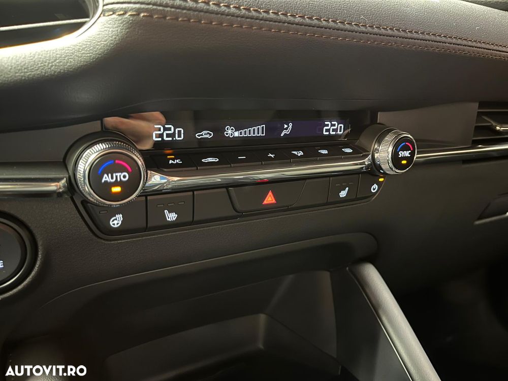 Mazda 3 e-Skyactiv G140 AT MHEV Center-Line - 14