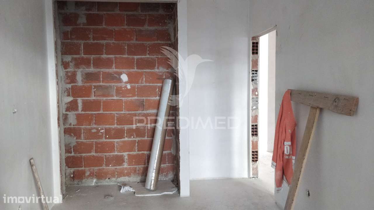 APARTAMENTO T3 NOVO C/PARQUEAMENTO - Grande imagem: 5/13