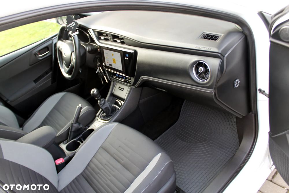 Toyota Auris - 13