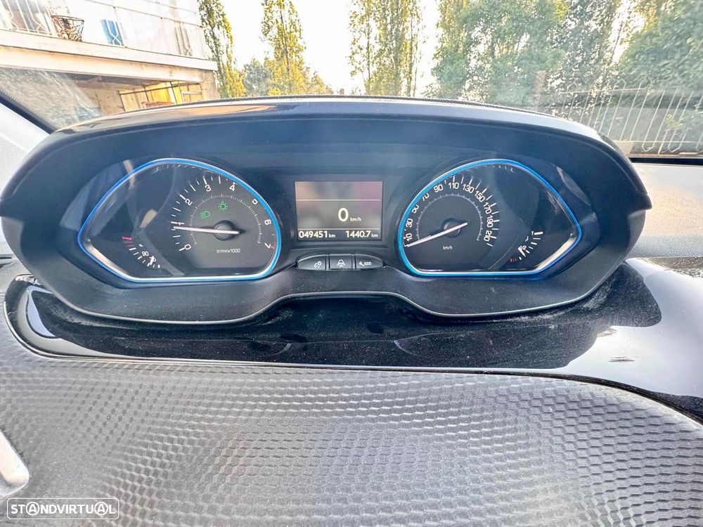 Peugeot 2008 1.2 PureTech Allure - 9