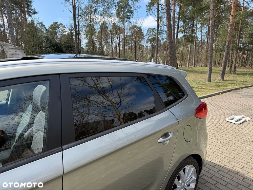 Kia Carens - 13