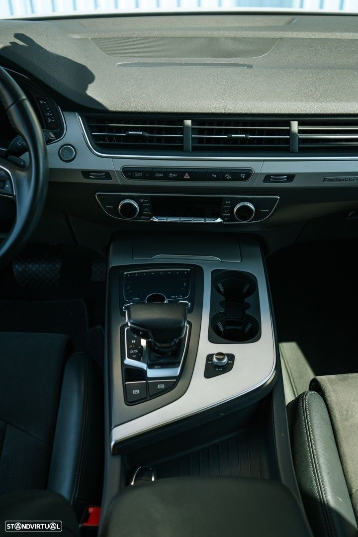Audi Q7 3.0 TDI quattro tiptronic 7L - 16