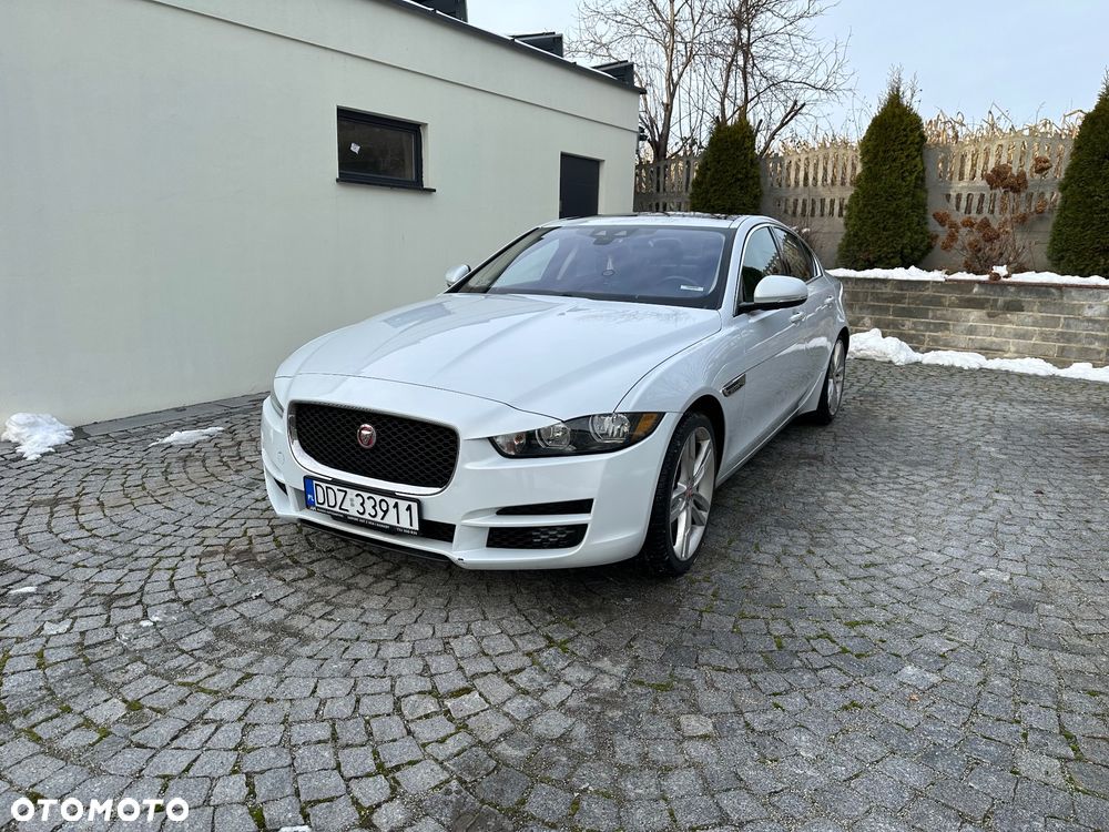 Jaguar XE - 1