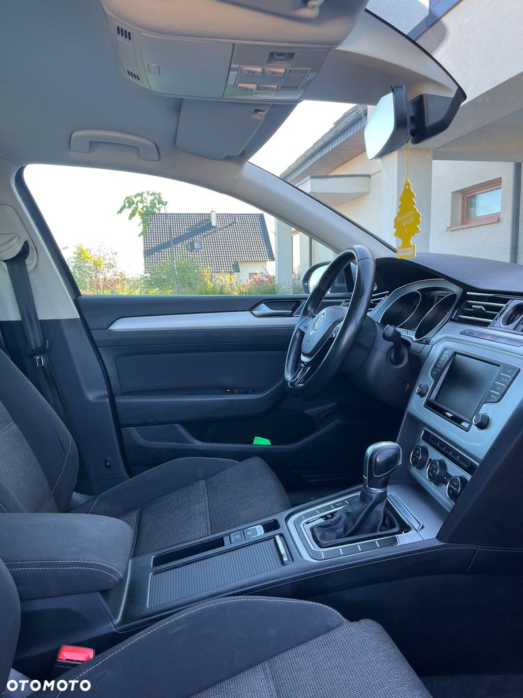 Volkswagen Passat - 8