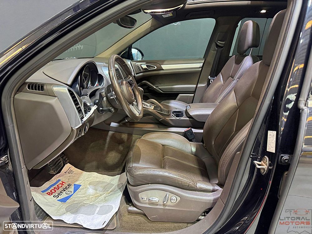 Porsche Cayenne Platinum Edition - 16