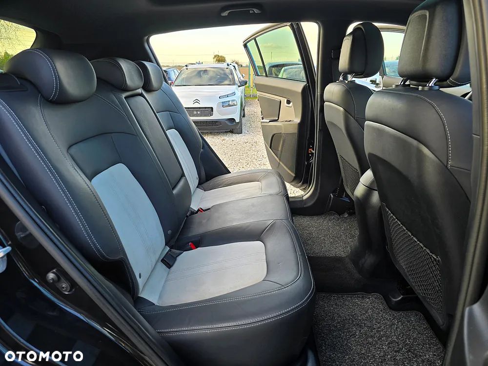 Kia Sportage 1.7 CRDI 2WD ISG Dream-Team Edition - 24