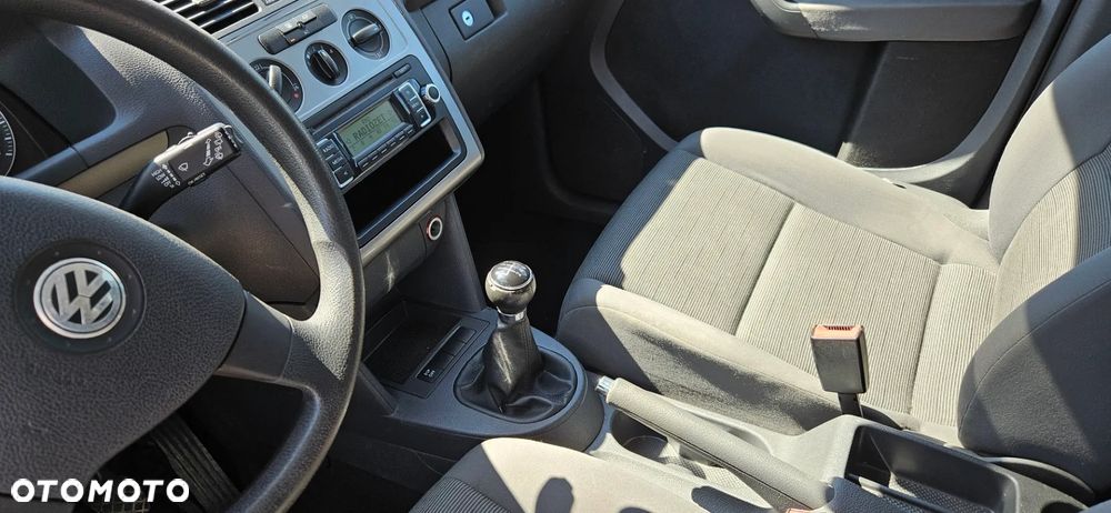 Volkswagen Touran - 22