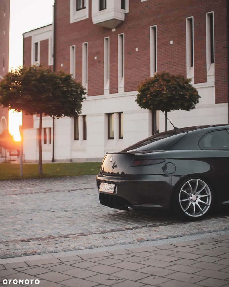 Alfa Romeo GT 1.9JTD 16V Distinctive - 2