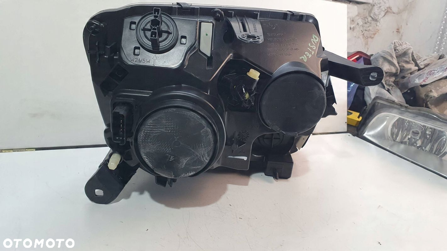 Dacia Duster 1 I Lift 13-17 prawa lampa przednia przód reflektor € - 7