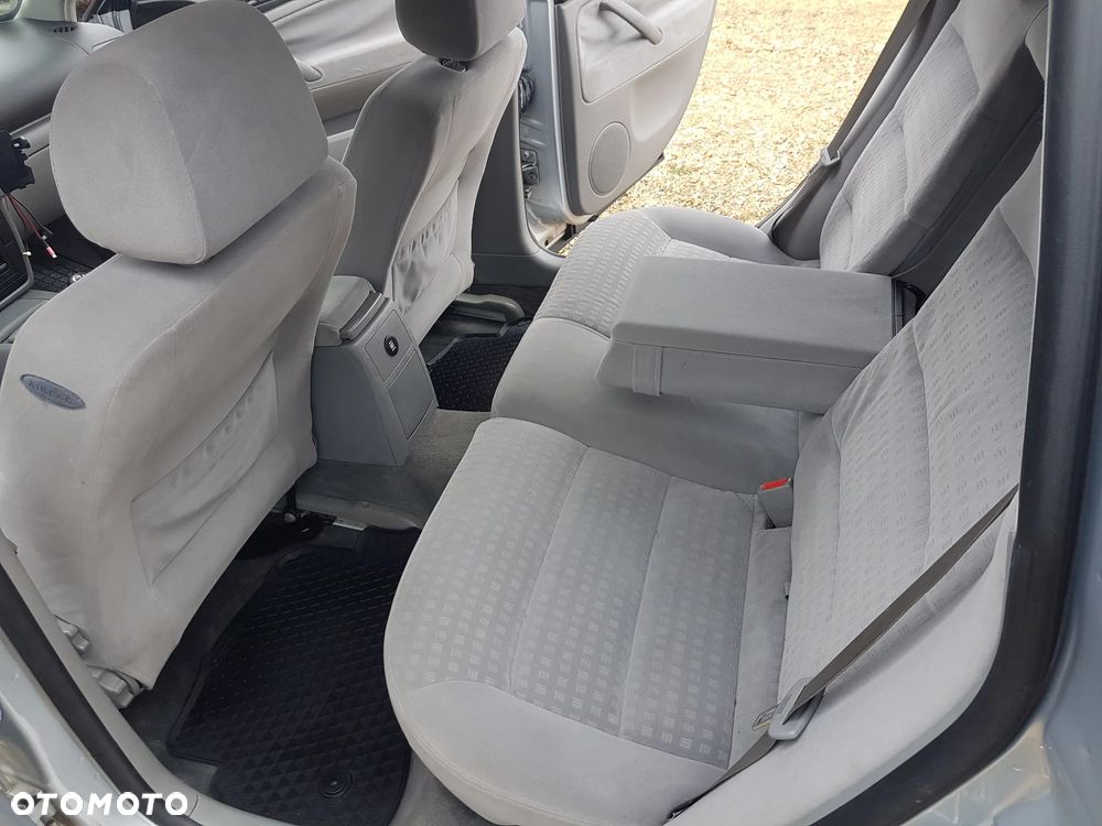 Volkswagen Passat 1.8 5V Turbo Comfortline Family - 16