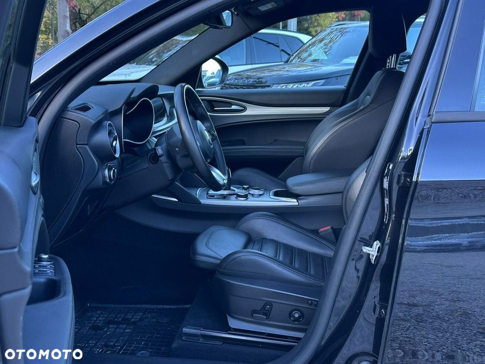 Alfa Romeo Stelvio 2.0 Turbo Veloce Q4 - 13
