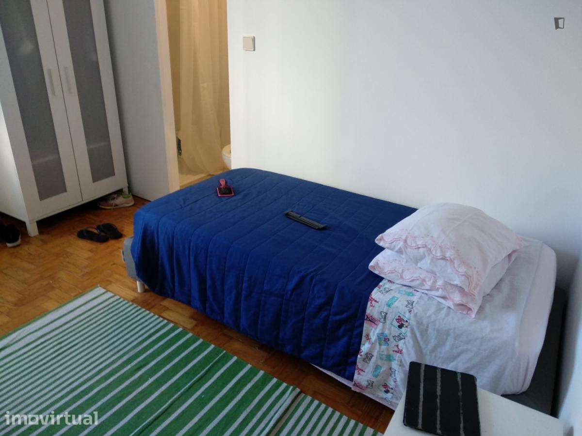 Quarto - localizado em Paranhos Porto - Grande imagem: 3/15