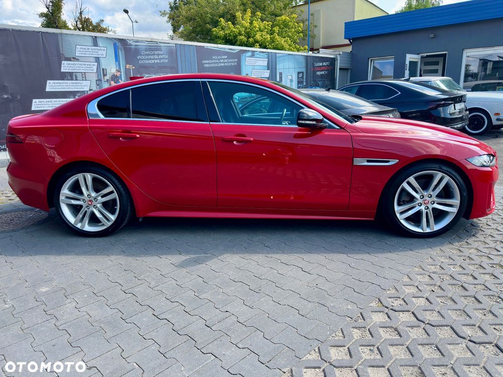 Jaguar XE 2.0 P250 R-Dynamic S - 4