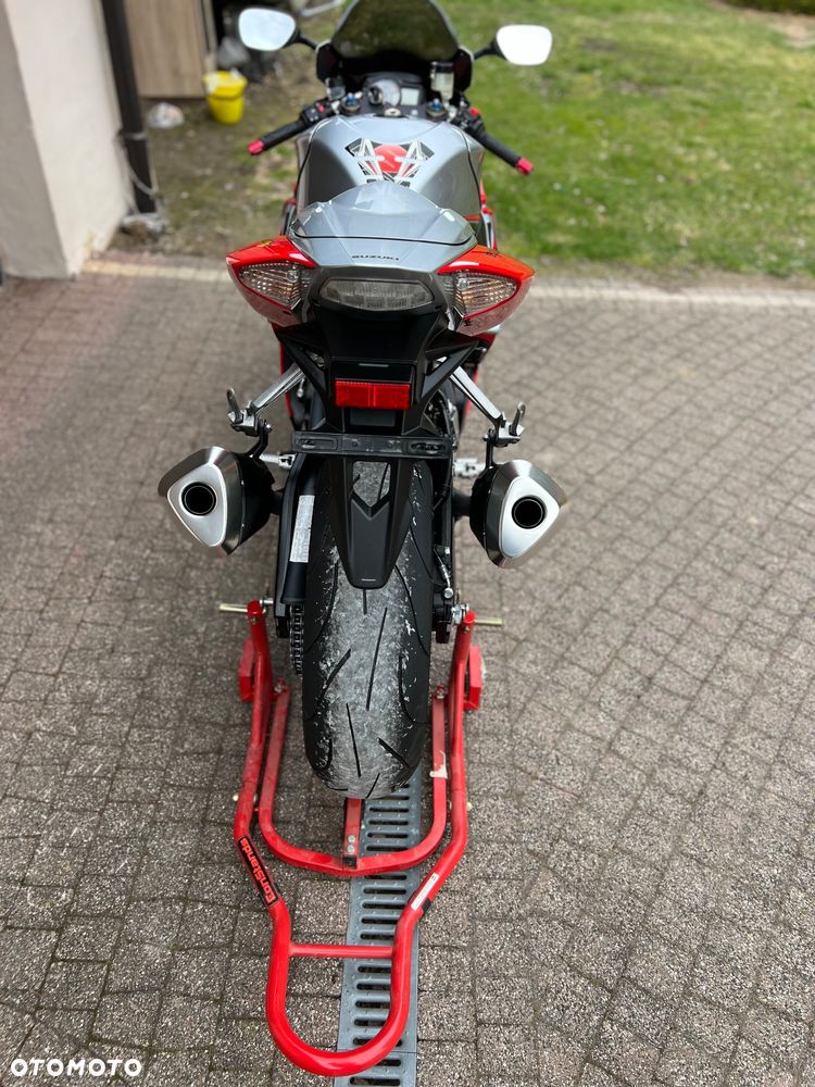 Suzuki GSX-R - 15