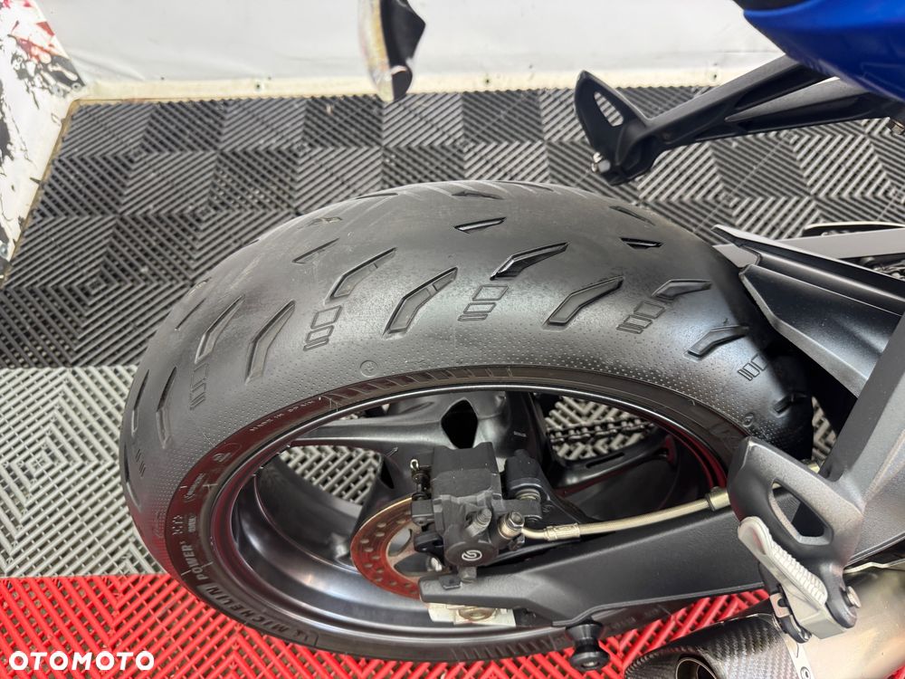 Triumph Street Triple - 27