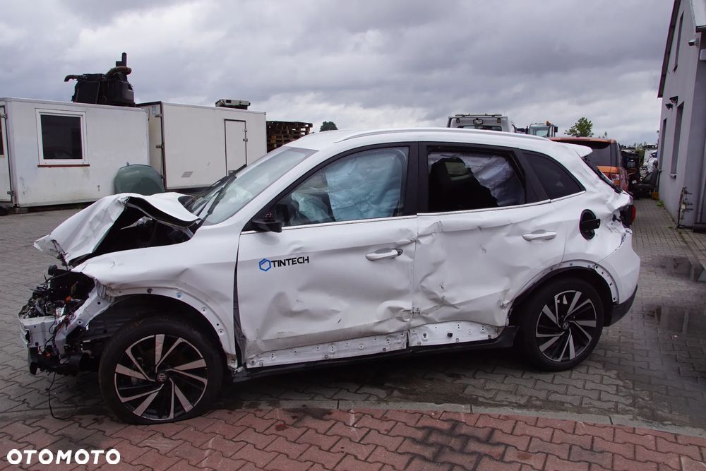 Auto na części - MG ZS II 1.5 HEV+ 197 KM 15FHC DHT 5WSB 2026R Silnik Skrzynia Bateria Drzwi Błotnik Zderzak Lampa Lusterko Klamka Szyba Deska Kokpit Sterownik Moduł Czujnik Licznik Wyświetlacz Panel Kierownica - 5