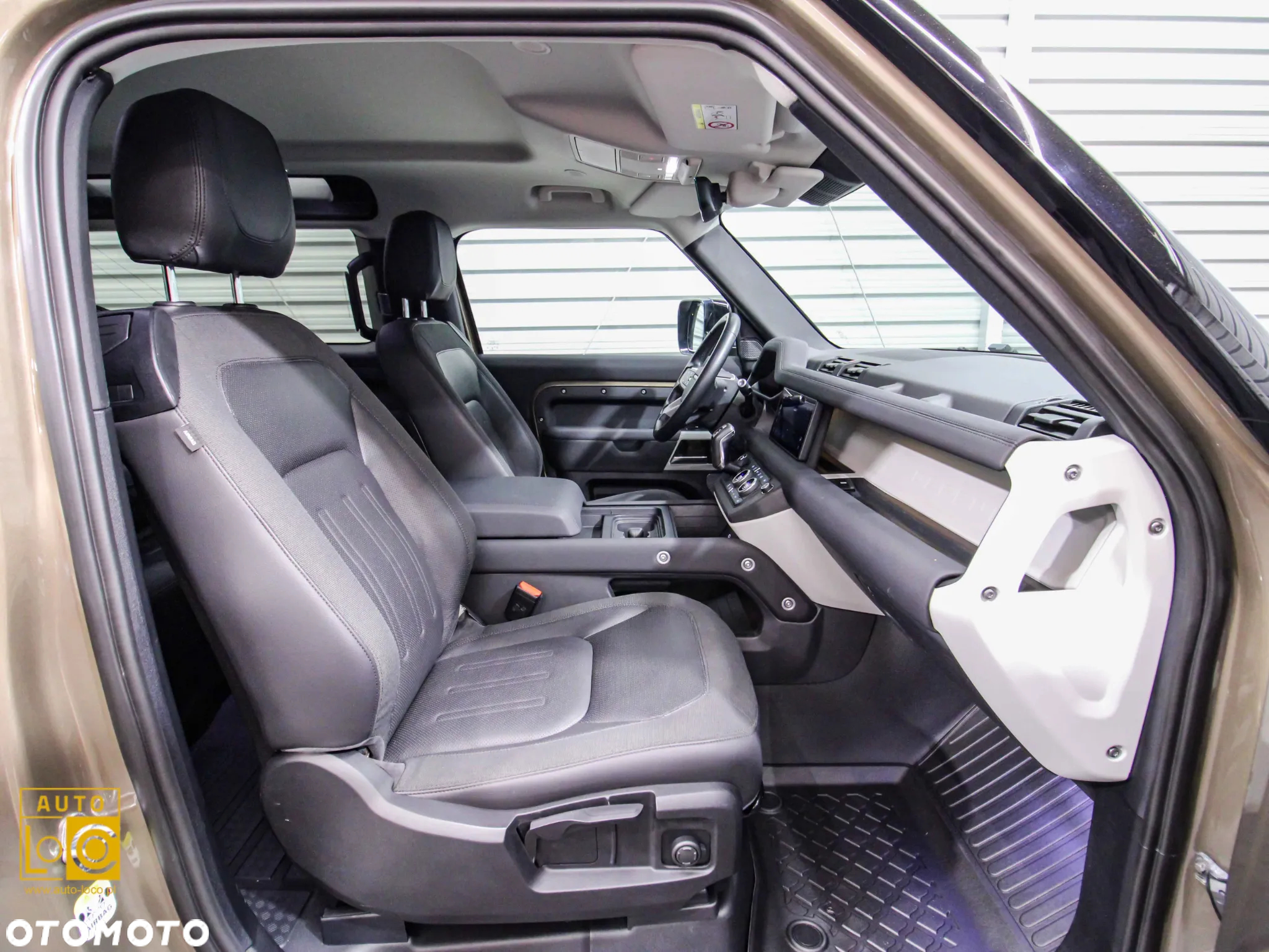 Land Rover Defender 90 D250 HSE - 10