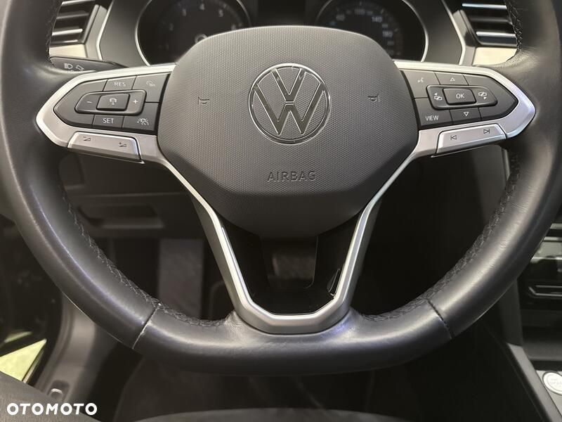 Volkswagen Passat - 13