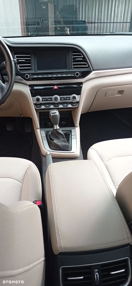 Hyundai Elantra 1.6 Comfort - 13