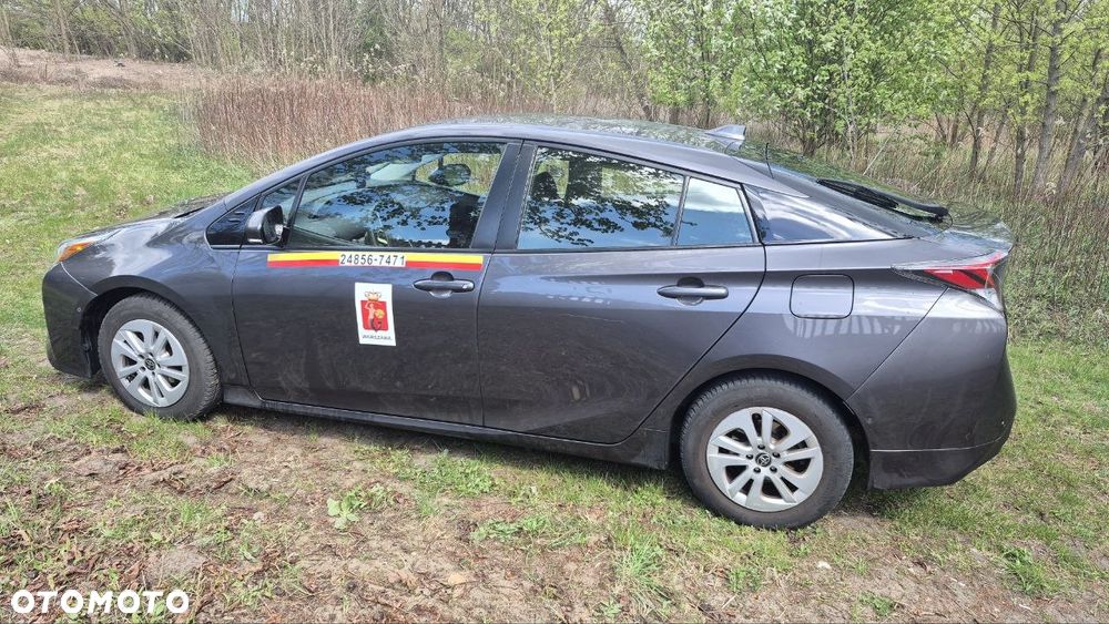 Toyota Prius (Hybrid) Comfort - 2