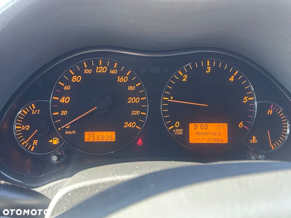 Toyota Avensis 2.2 D-4D X Premium - 11