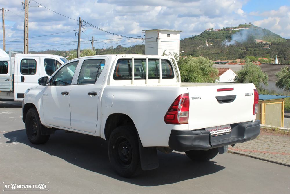 Toyota Hilux 2.4 D-4D 2WD CD - 7