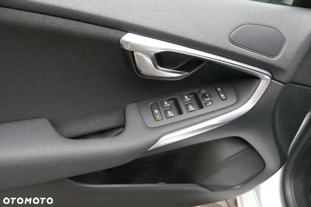 Volvo V40 T2 Drive-E Momentum - 23