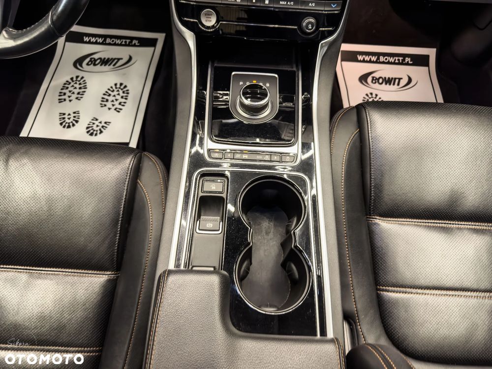 Jaguar XE 20d Prestige - 19