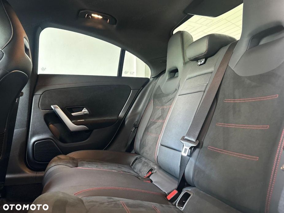 Mercedes-Benz CLA 220 4-Matic AMG Line 7G-DCT - 13