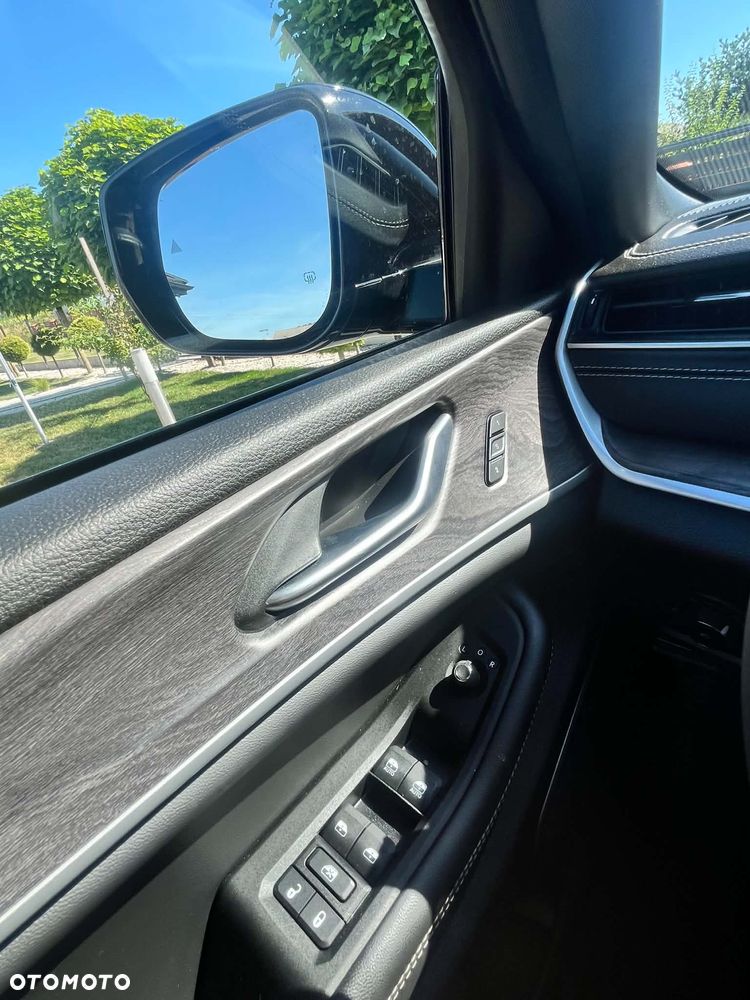 Jeep Grand Cherokee - 20