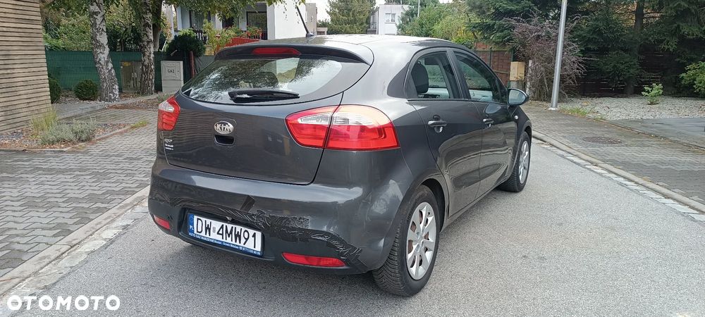 Kia Rio 1.2 L - 5