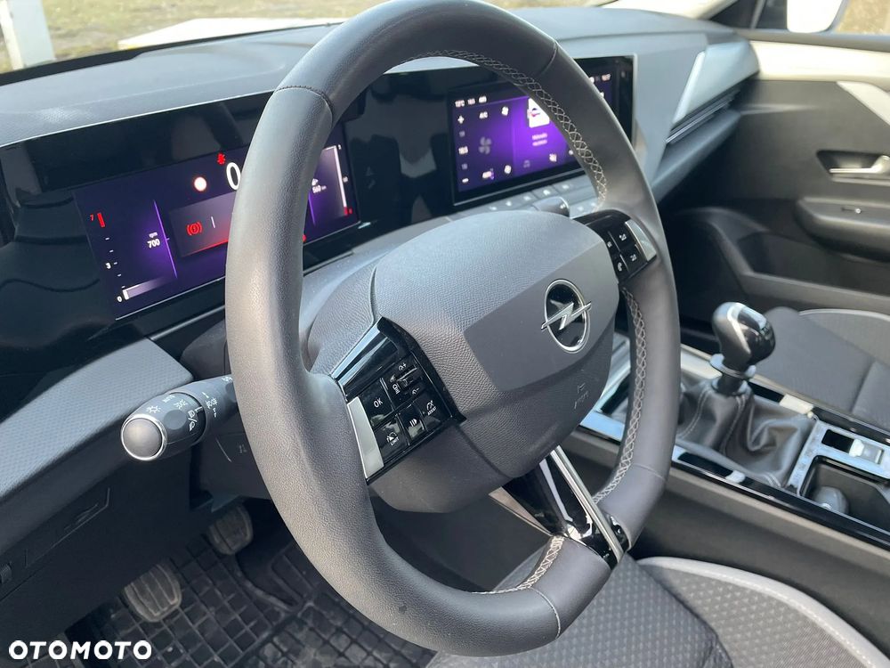 Opel Astra 1.2 T Edition S&S - 12