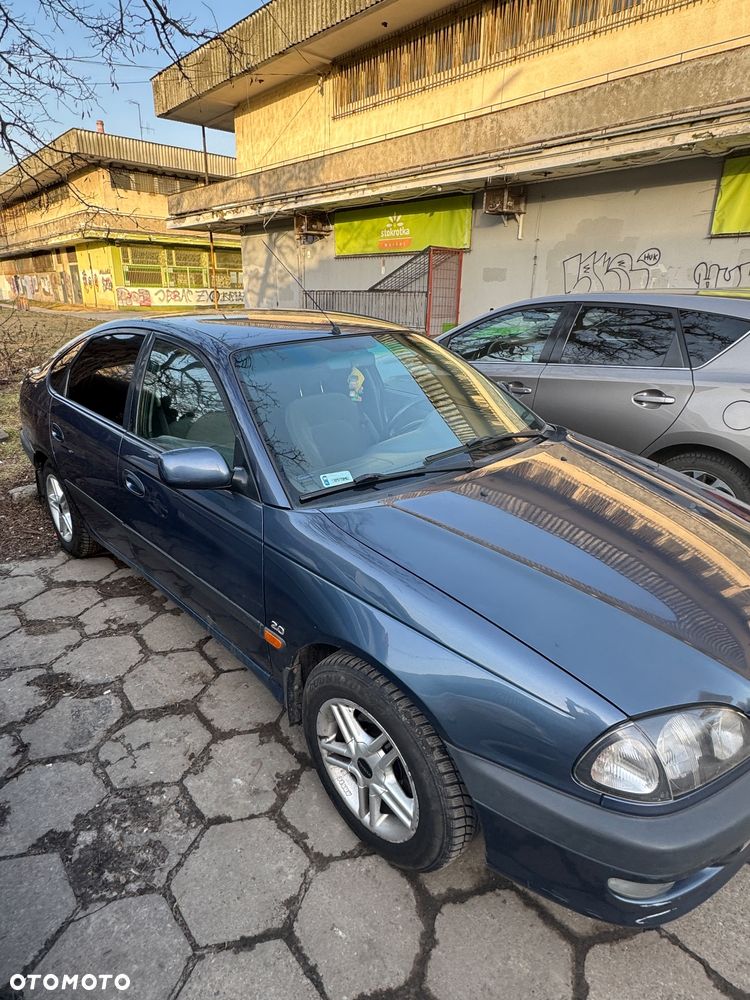 Toyota Avensis 2.0 Sol - 2