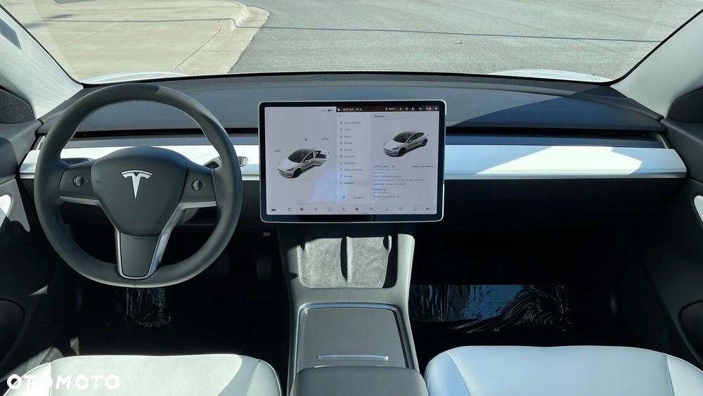 Tesla Model 3 - 18