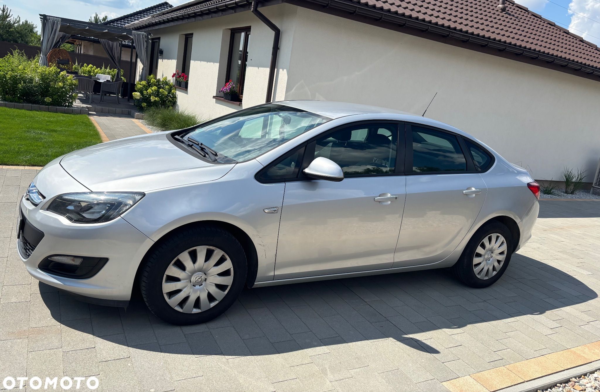 Opel Astra IV 1.4 T Essentia EU6 - 1