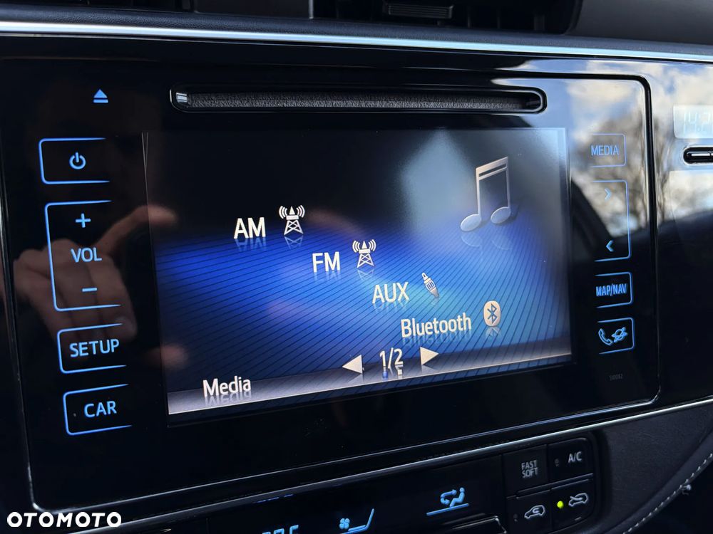 Toyota Auris 1.8 HSD Prestige - 28