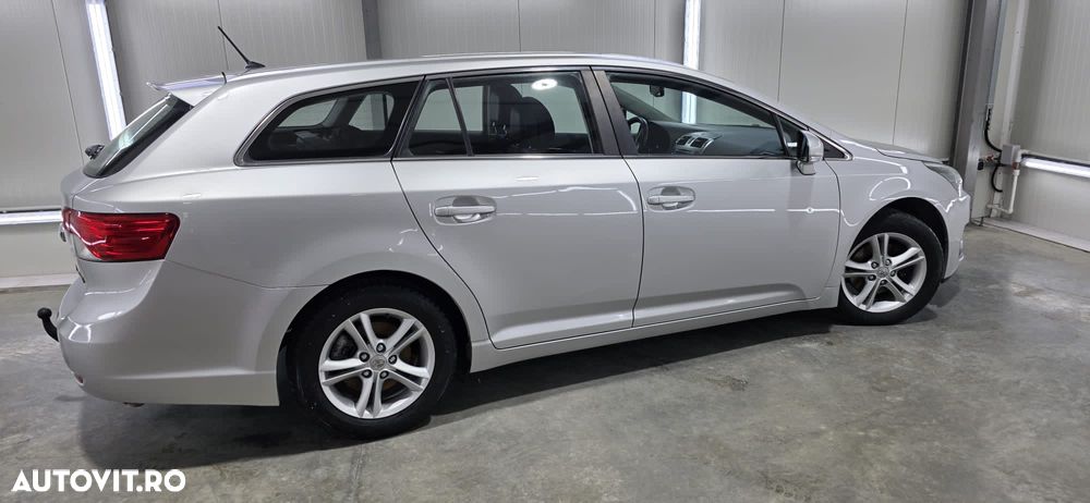 Toyota Avensis 2.0 D-4D - 16