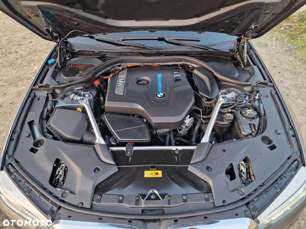 BMW Seria 5 530e iPerformance Sport Line sport - 24