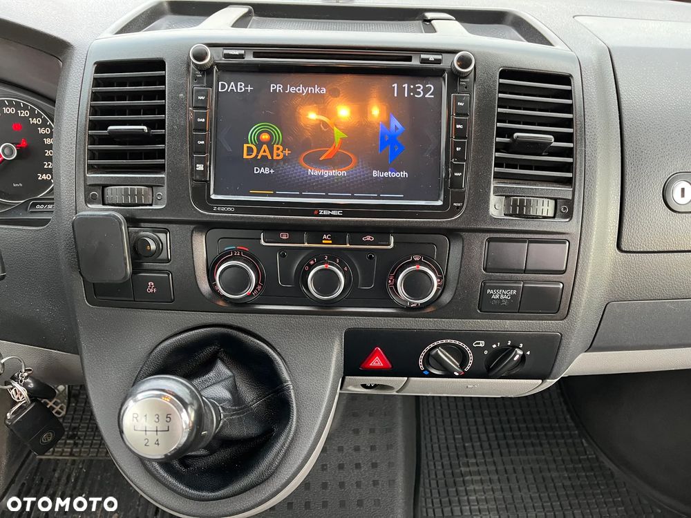 Volkswagen Caravelle - 35