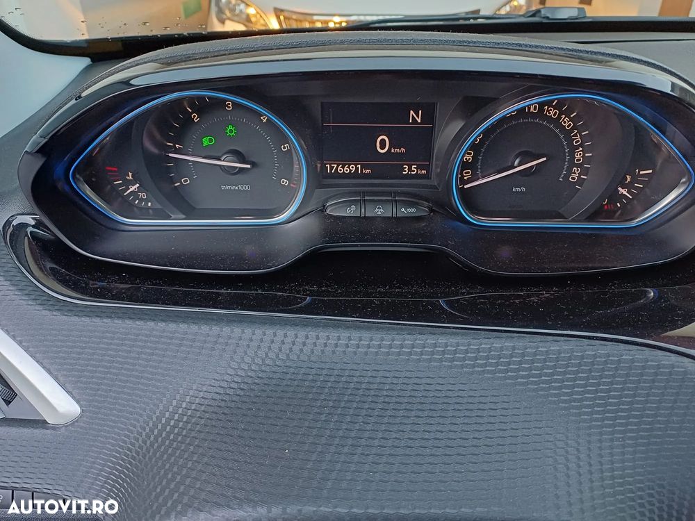 Peugeot 2008 e-HDi FAP 92 EGS6 STOP & START Allure - 10