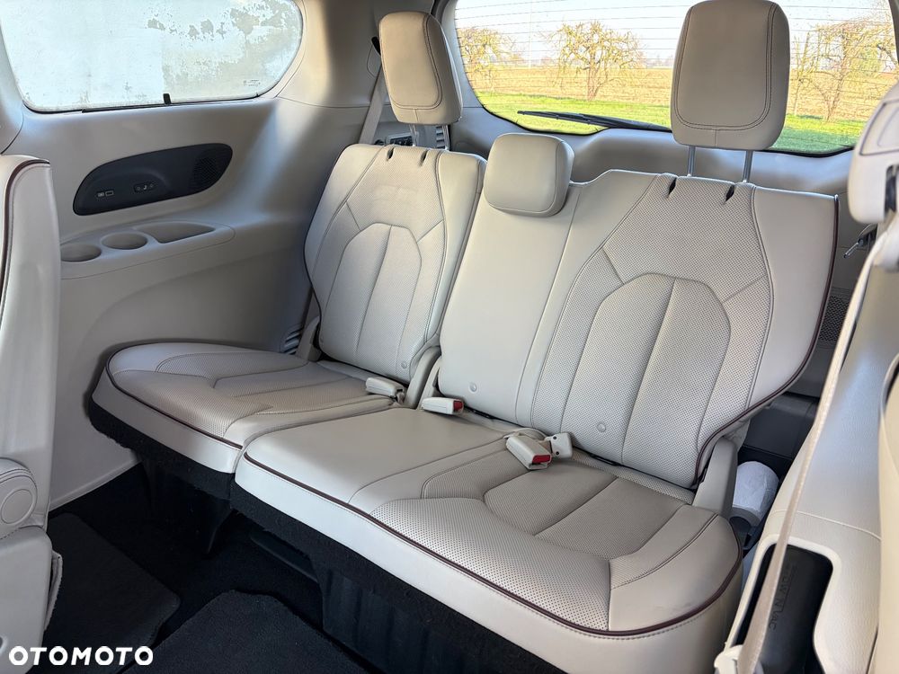 Chrysler Pacifica - 26