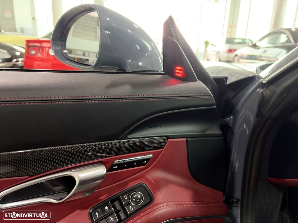 Porsche 911 (991) Turbo S Cabriolet - 13