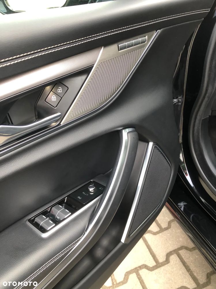 Jaguar XF 2.0 D200 mHEV AWD R-Dynamic S - 14