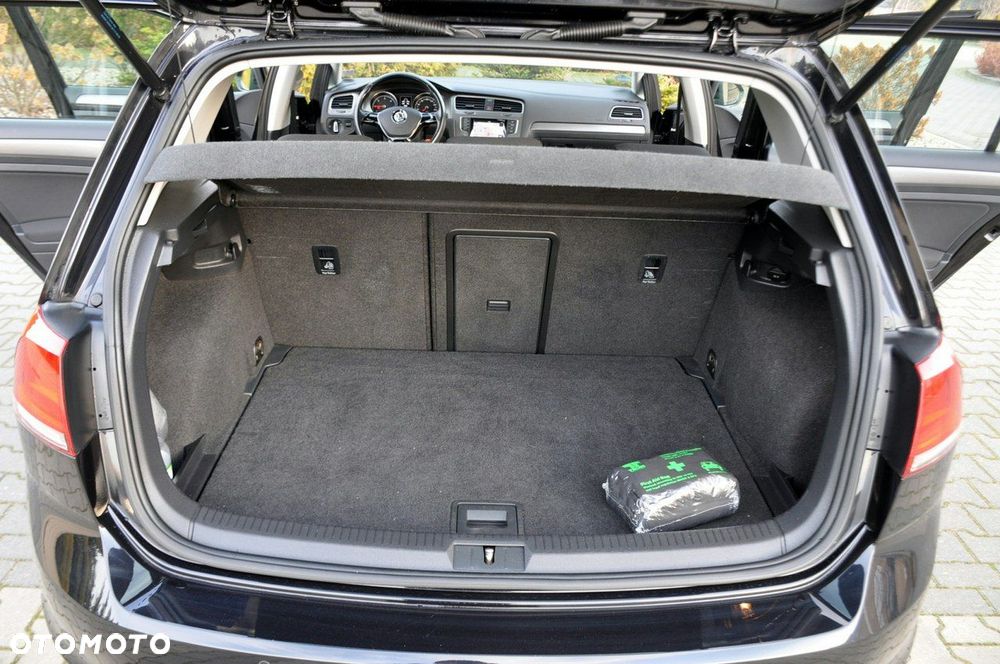 Volkswagen Golf - 37