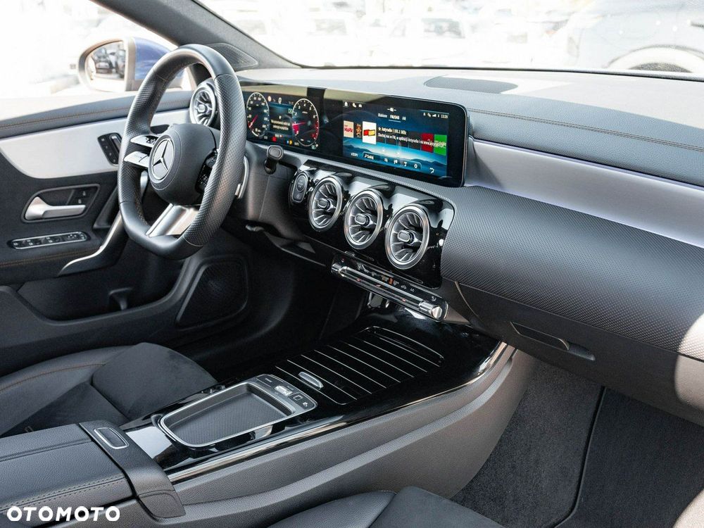 Mercedes-Benz CLA 200 mHEV 7G-DCT - 35