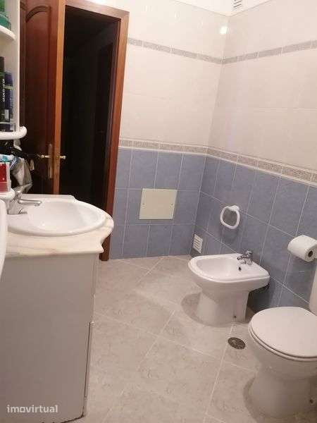 Apartamento T2 à venda na Avenida Humberto Delgado, 1º andar - Grande imagem: 4/12