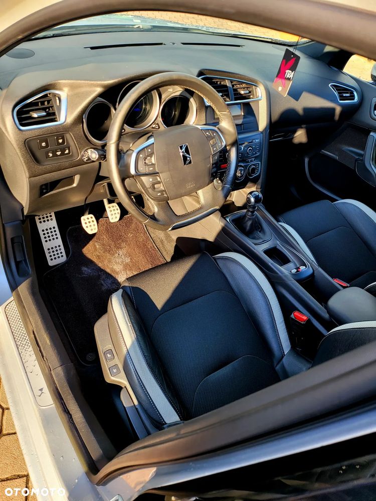 Citroën DS4 e-HDi 115 Urban Show - 13