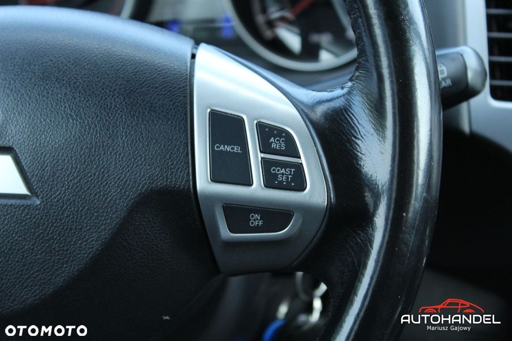 Mitsubishi Outlander - 12