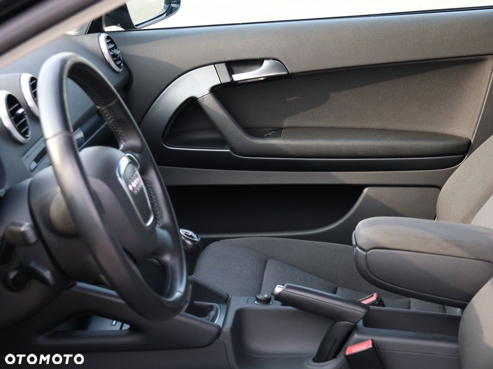 Audi A3 3-drzwiowe 1.4 TFSI Ambiente - 33